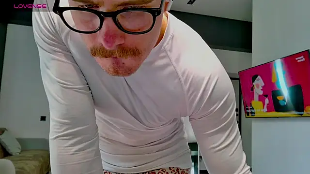 Snapshot of white_King9999 chatting on 04-30-26, 12:00 white King9999 online show from 04-30-26, 12:00