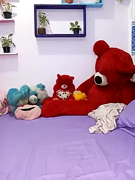  Hot Kisses  online show from 01-12-25, 06:27
