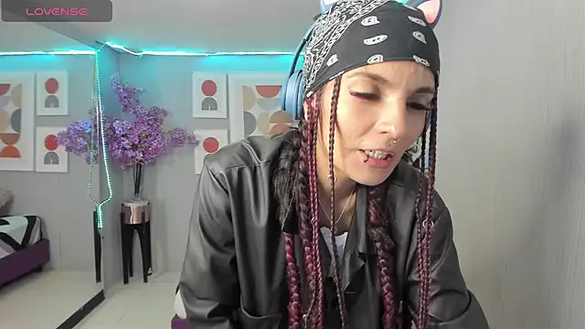 Dafne huges online show from 12-14-24, 07:46