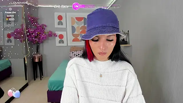 Dafne huges online show from 12-19-24, 12:23