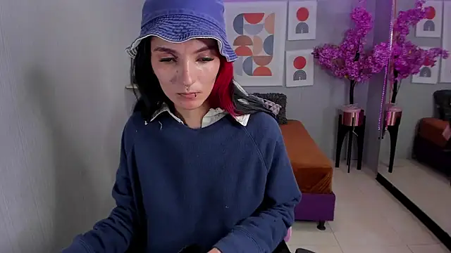 Dafne huges online show from 01-18-25, 01:41