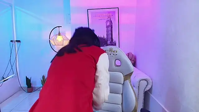 Dafne huges online show from 01-19-25, 12:17