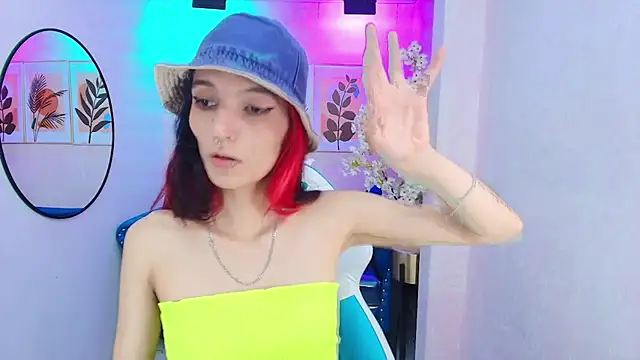 Dafne huges online show from 09-15-25, 07:36