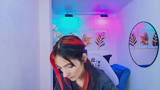 Dafne huges online show from 10-28-25, 07:27