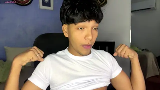 Snapshot of Xander_bonnet1 chatting on 09-16-25, 12:17 Xander bonnet1 online show from 09-16-25, 12:17