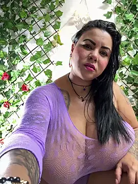 Snapshot of alicia_squirt_big chatting on 03-15-25, 05:41 alicia squirt big online show from 03-15-25, 05:41