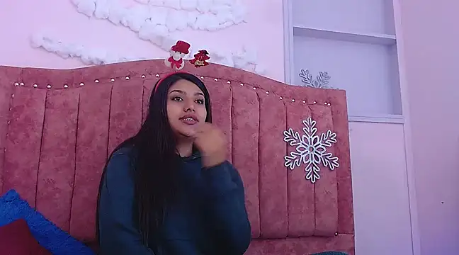Snapshot of SarahStones chatting on 12-19-24, 10:56 SarahStones online show from 12-19-24, 10:56