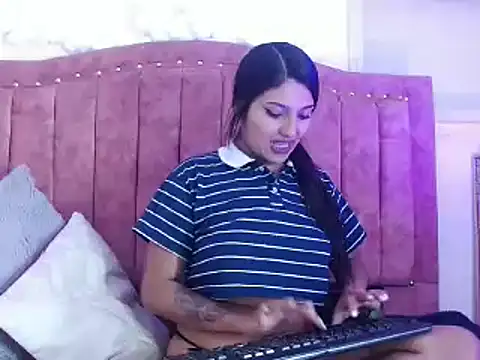 Snapshot of SarahStones chatting on 01-16-25, 05:42 SarahStones online show from 01-16-25, 05:42