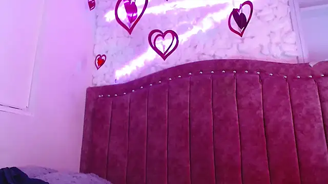 Snapshot of SarahStones chatting on 02-15-25, 08:00 SarahStones online show from 02-15-25, 08:00
