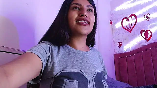 Snapshot of SarahStones chatting on 02-21-25, 11:22 SarahStones online show from 02-21-25, 11:22