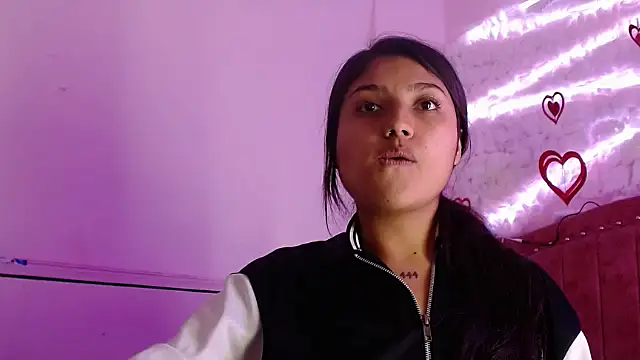 Snapshot of SarahStones chatting on 03-09-25, 04:49 SarahStones online show from 03-09-25, 04:49
