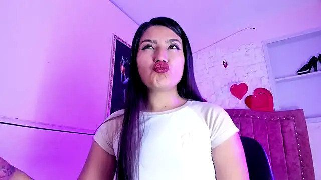 Snapshot of SarahStones chatting on 09-18-25, 03:52 SarahStones online show from 09-18-25, 03:52
