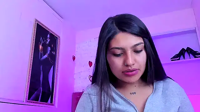 Snapshot of SarahStones chatting on 10-02-25, 09:05 SarahStones online show from 10-02-25, 09:05