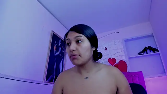 Snapshot of SarahStones chatting on 10-08-25, 10:35 SarahStones online show from 10-08-25, 10:35