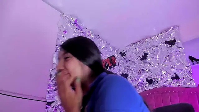 Snapshot of SarahStones chatting on 10-24-25, 04:31 SarahStones online show from 10-24-25, 04:31