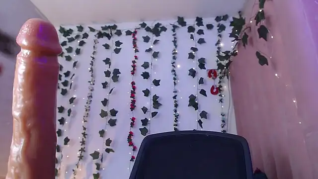 Snapshot of SarahStones chatting on 04-19-26, 06:13 SarahStones online show from 04-19-26, 06:13