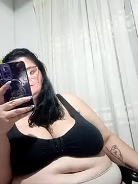 Snapshot of Madisonpalacio chatting on 01-07-25, 03:24 Madisonpalacio online show from 01-07-25, 03:24