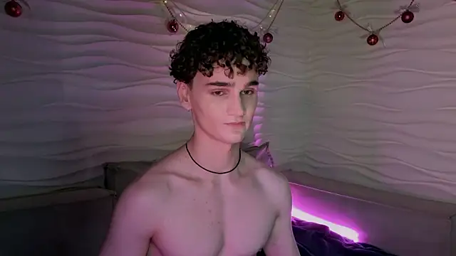 Snapshot of adam_21cm__ chatting on 12-27-24, 08:18 adam 21cm online show from 12-27-24, 08:18