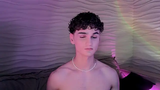 Snapshot of adam_21cm__ chatting on 01-25-25, 04:03 adam 21cm online show from 01-25-25, 04:03