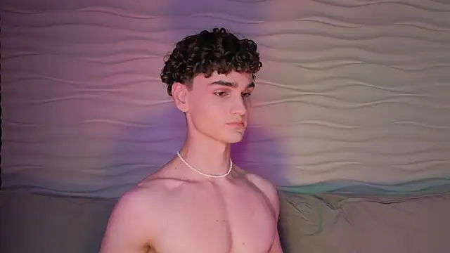 Snapshot of adam_21cm__ chatting on 09-17-25, 03:24 adam 21cm online show from 09-17-25, 03:24