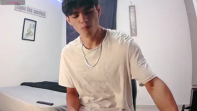 Snapshot of harrytomson_1 chatting on 10-03-25, 11:51 harrytomson 1 online show from 10-03-25, 11:51