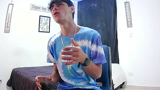 Snapshot of harrytomson_1 chatting on 11-06-25, 10:38 harrytomson 1 online show from 11-06-25, 10:38