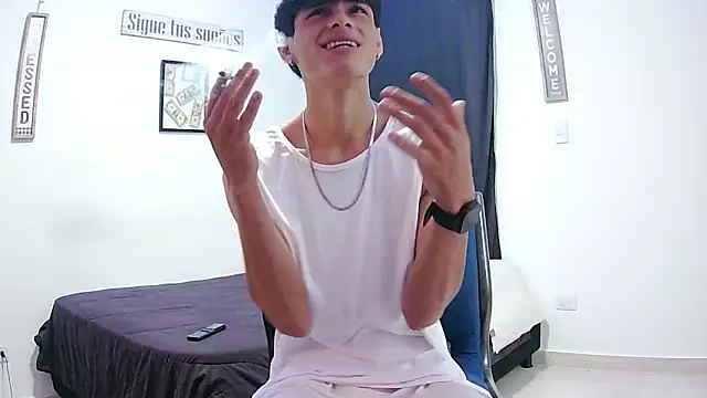 Snapshot of harrytomson_1 chatting on 11-13-25, 04:55 harrytomson 1 online show from 11-13-25, 04:55