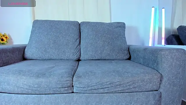 zoe roux21 online show from 02-03-25, 08:35