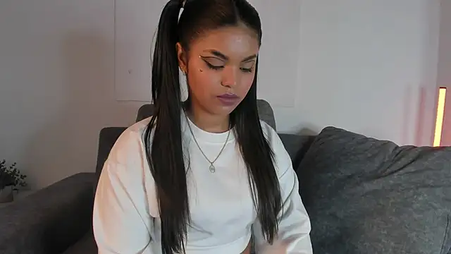 zoe roux21 online show from 02-22-25, 07:58