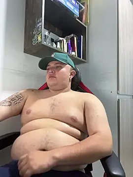 AndresChuboi online show from 11-18-25, 04:06