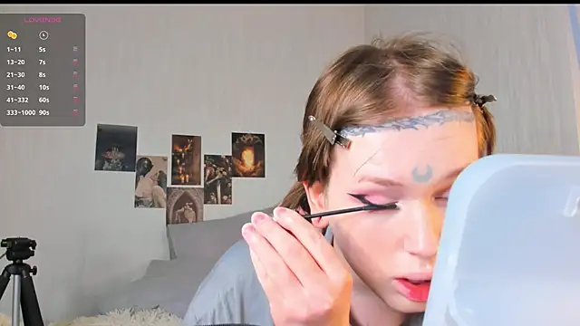 Snapshot of Spliti_moon chatting on 03-22-26, 11:02 Spliti moon online show from 03-22-26, 11:02