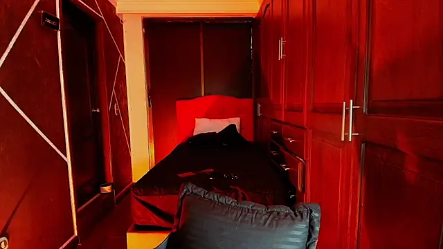 Snapshot of SexyNaf chatting on 02-24-25, 10:36 SexyNaf online show from 02-24-25, 10:36