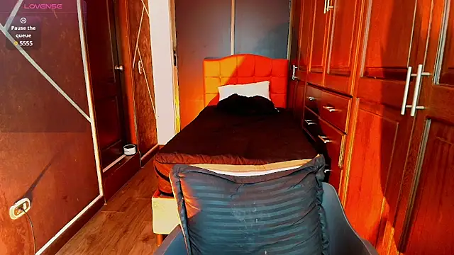 Snapshot of SexyNaf chatting on 03-11-25, 10:20 SexyNaf online show from 03-11-25, 10:20