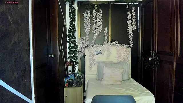 Snapshot of SexyNaf chatting on 09-10-25, 07:25 SexyNaf online show from 09-10-25, 07:25