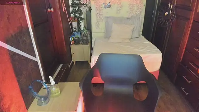 Snapshot of SexyNaf chatting on 09-11-25, 07:25 SexyNaf online show from 09-11-25, 07:25