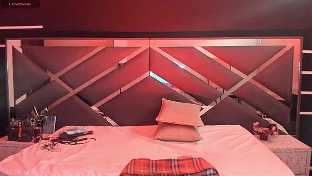 Snapshot of SexyNaf chatting on 09-12-25, 07:36 SexyNaf online show from 09-12-25, 07:36