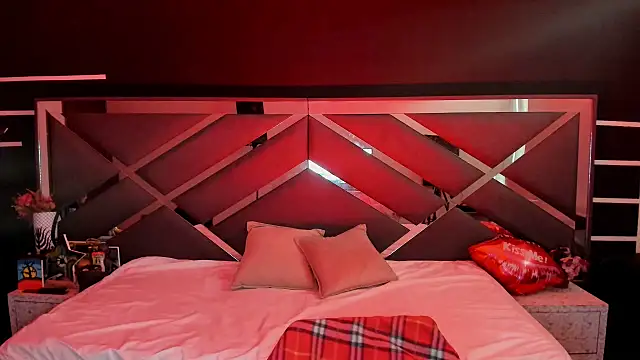 Snapshot of SexyNaf chatting on 09-18-25, 07:27 SexyNaf online show from 09-18-25, 07:27