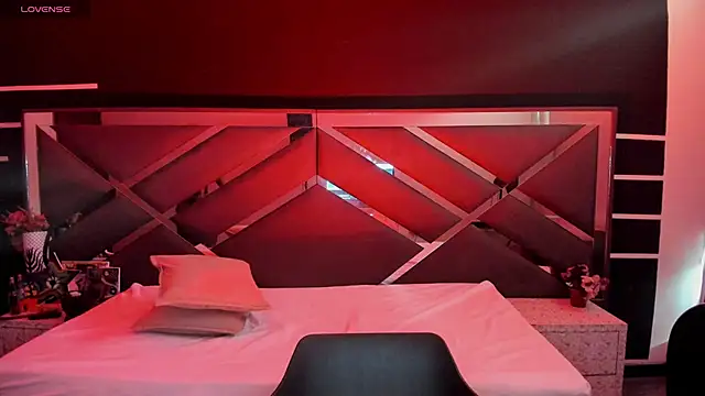 Snapshot of SexyNaf chatting on 09-19-25, 07:58 SexyNaf online show from 09-19-25, 07:58