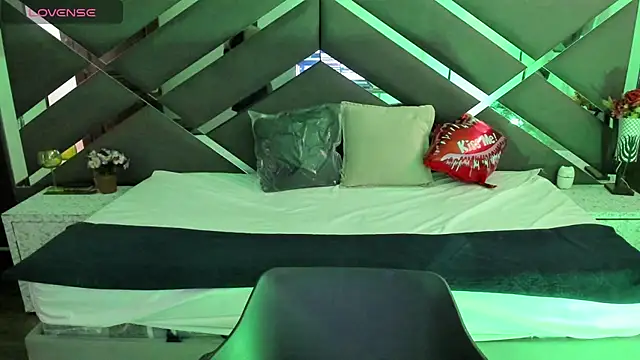 Snapshot of SexyNaf chatting on 10-09-25, 07:23 SexyNaf online show from 10-09-25, 07:23