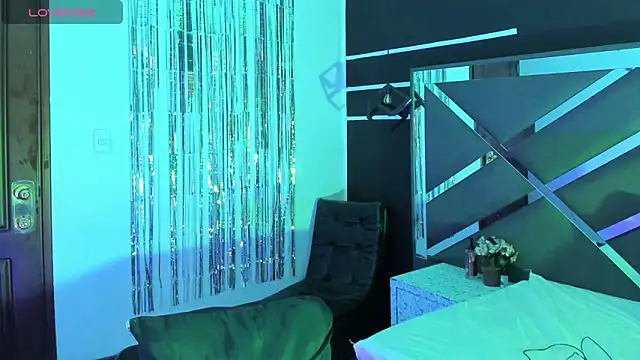 Snapshot of SexyNaf chatting on 10-17-25, 07:27 SexyNaf online show from 10-17-25, 07:27