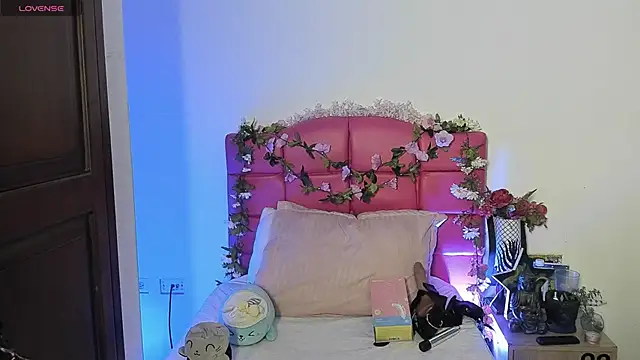 Snapshot of SexyNaf chatting on 10-27-25, 07:18 SexyNaf online show from 10-27-25, 07:18