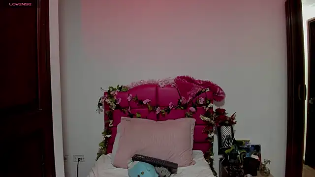 Snapshot of SexyNaf chatting on 10-30-25, 07:47 SexyNaf online show from 10-30-25, 07:47