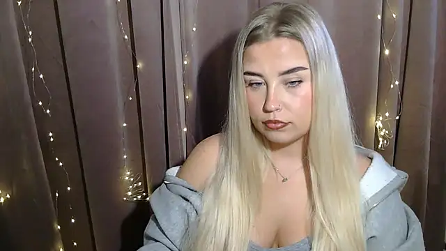 Snapshot of KristyHoney chatting on 12-02-24, 09:45 KristyHoney online show from 12-02-24, 09:45