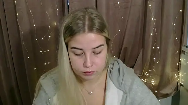 Snapshot of KristyHoney chatting on 12-06-24, 10:05 KristyHoney online show from 12-06-24, 10:05