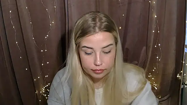 Snapshot of KristyHoney chatting on 12-08-24, 09:35 KristyHoney online show from 12-08-24, 09:35
