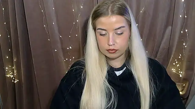 Snapshot of KristyHoney chatting on 12-12-24, 09:48 KristyHoney online show from 12-12-24, 09:48