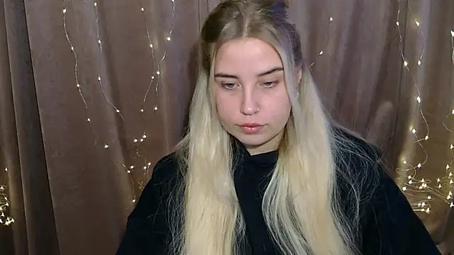 Snapshot of KristyHoney chatting on 12-14-24, 06:56 KristyHoney online show from 12-14-24, 06:56