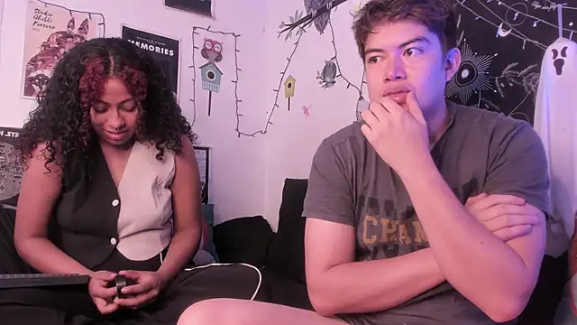 Snapshot of hothoneychile chatting on 10-24-25, 02:35 hothoneychile online show from 10-24-25, 02:35