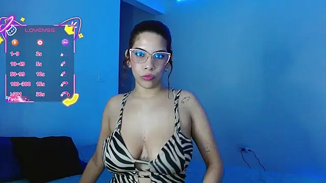 Snapshot of mishell1collins chatting on 02-12-26, 12:05 mishell1collins online show from 02-12-26, 12:05