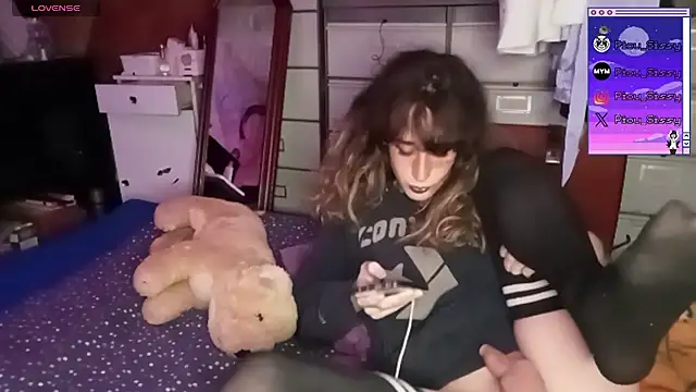 Snapshot of piou-sissy chatting on 10-27-25, 09:19 piou-sissy online show from 10-27-25, 09:19